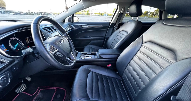 Ford Fusion cena 63500 przebieg: 122304, rok produkcji 2016 z Gdańsk małe 154